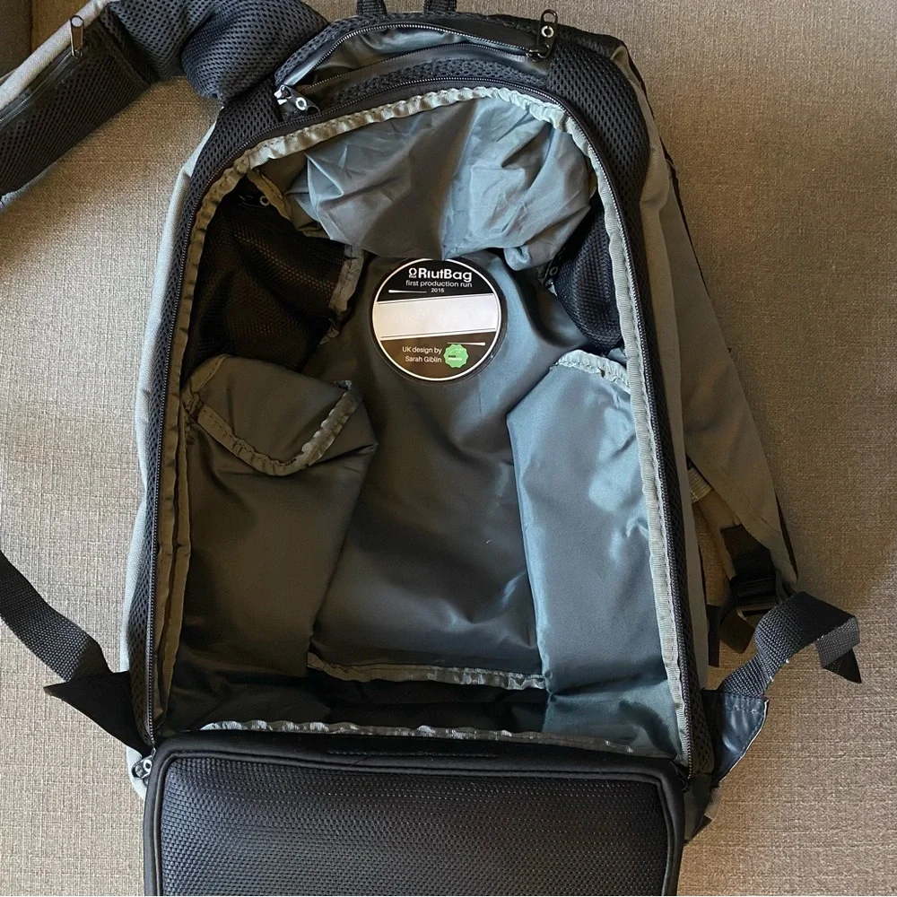 RIUTBAG Safer City Travel Backpack in Grey & Black